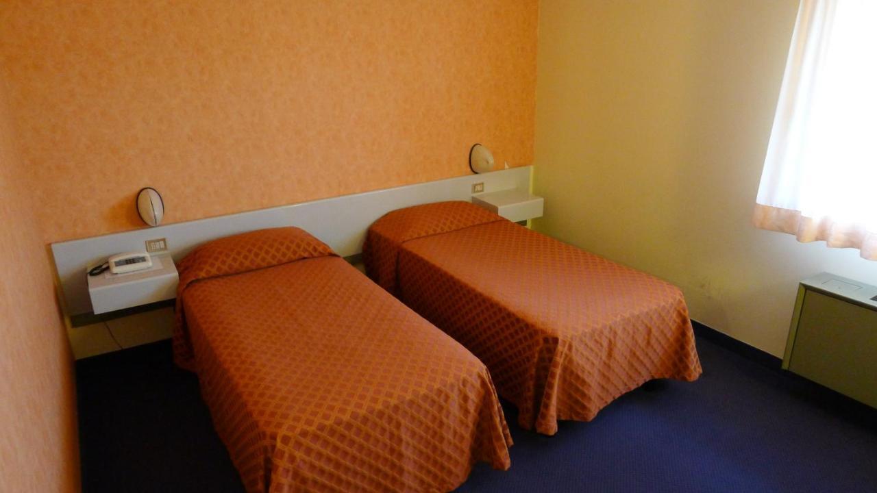 Hotel Grassetti Piediripa Стая снимка